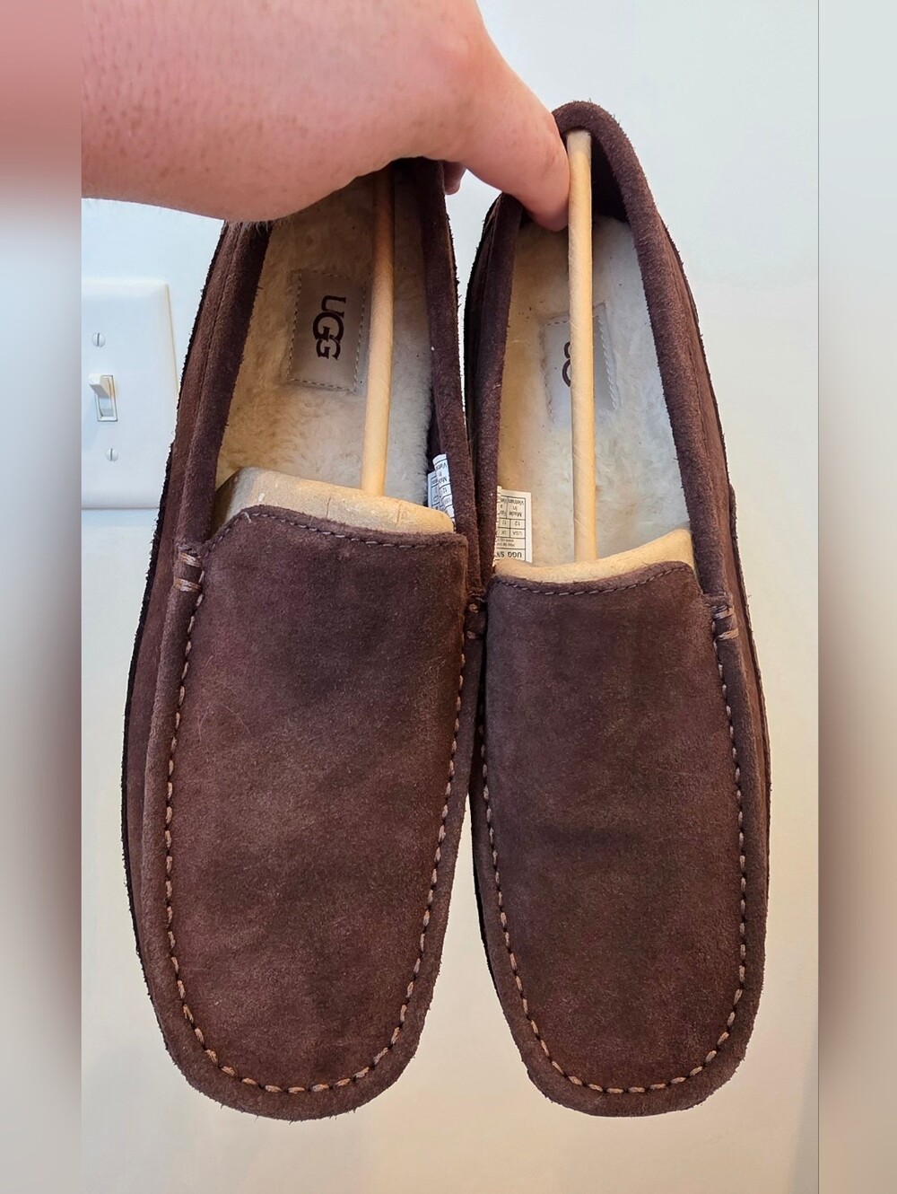 UGG Men's NWT Brown Suede Moccasin Slippers